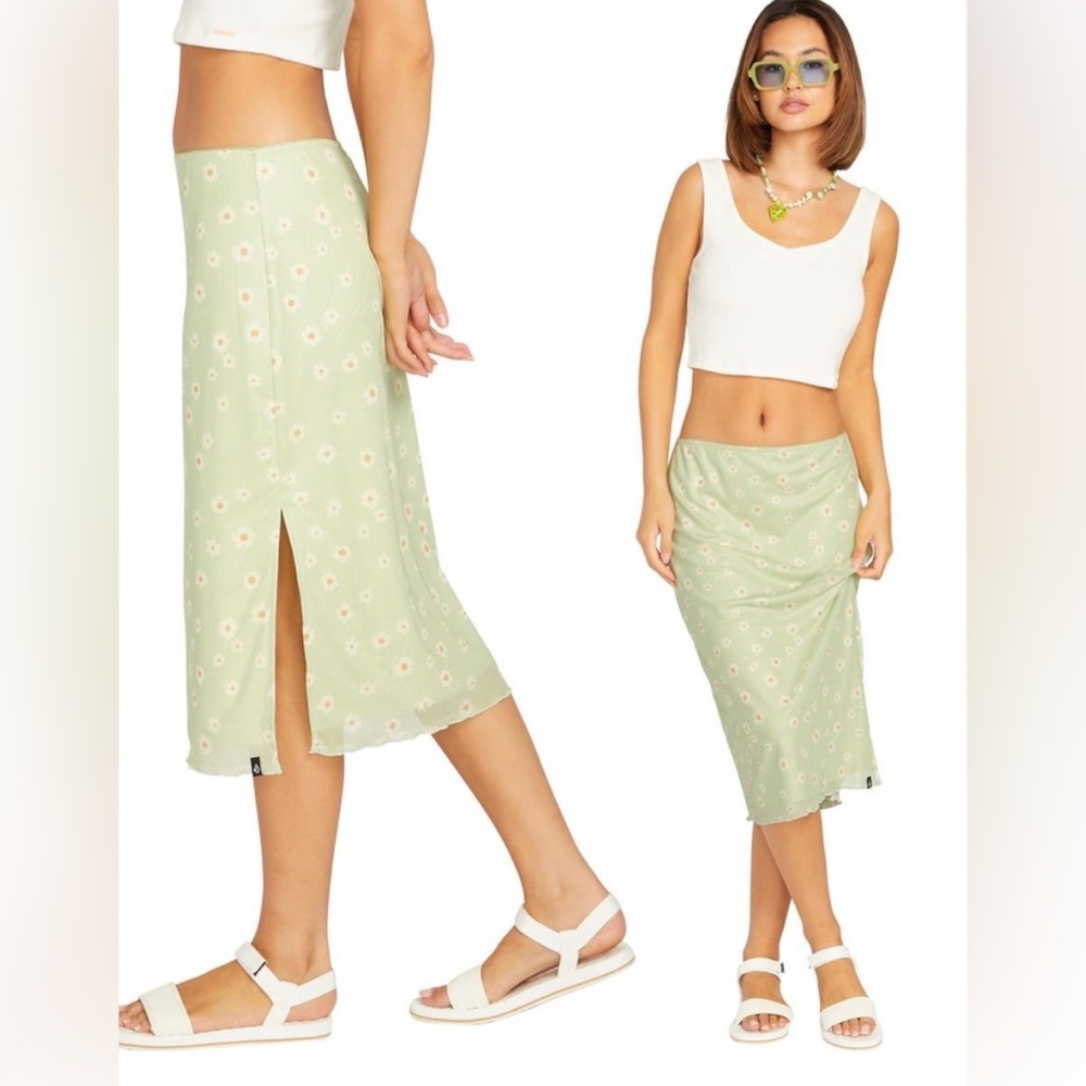 NWOT Volcom Cryptogram Skirt